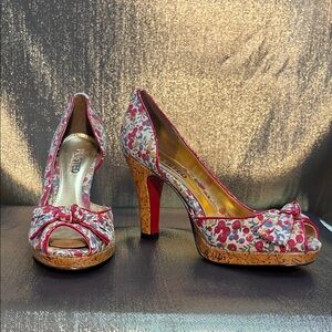 🌹👠 Unlisted vintage Y2K Red Bottom Floral Peep-Toe Heels 💃✨